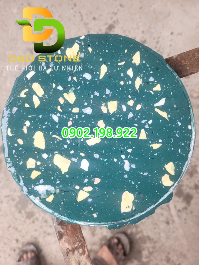 bot-mau-oxit-sat-xanh-la-tao-mau-ben-dep-cho-xay-dung-hien-dai